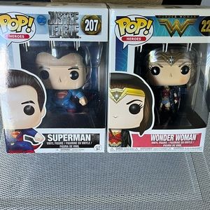 FUNKO POP DC HEROES AUTHENTIC SUPERMAN 207 & WONDER WOMAN 229 ACTION FIGURINES